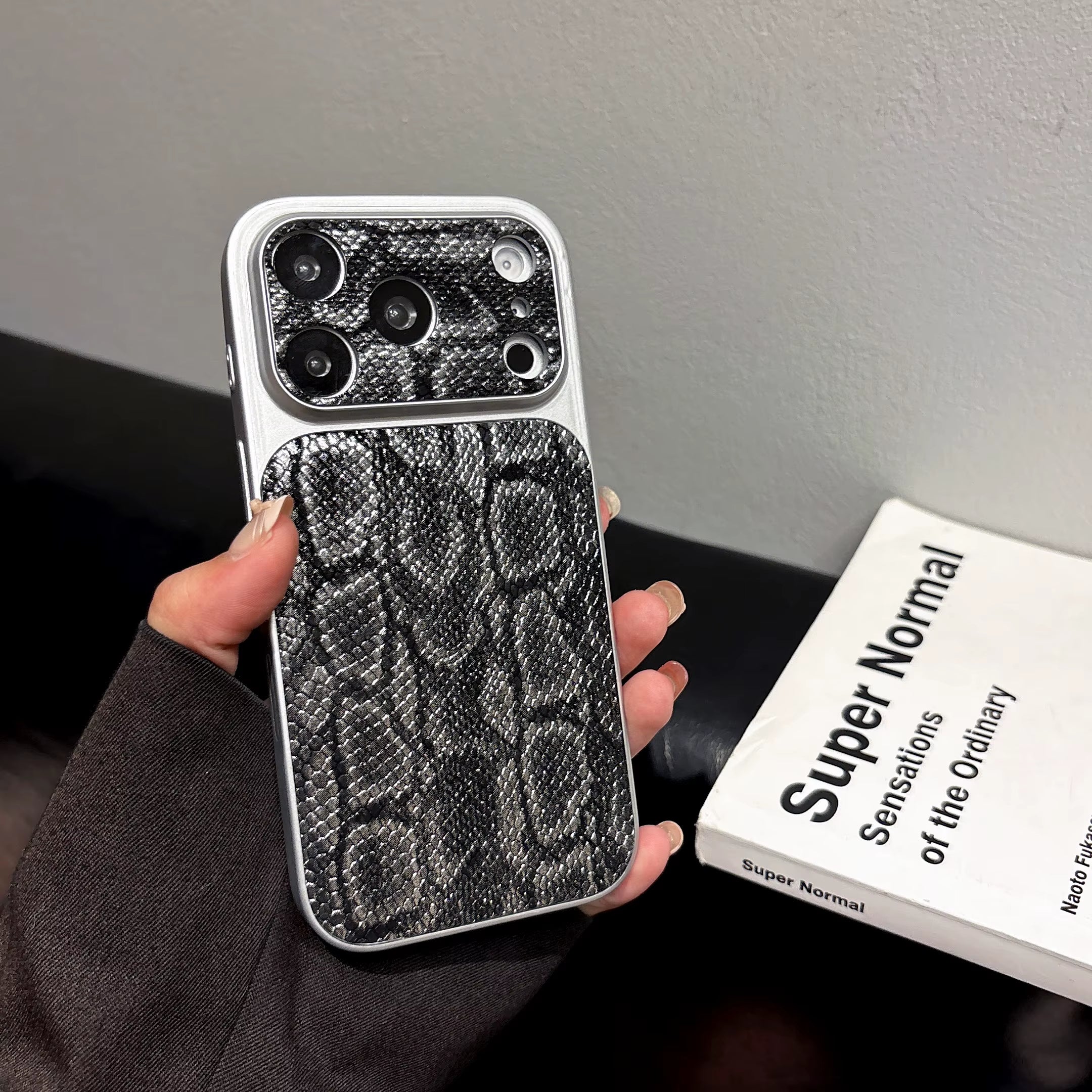 Apple iPhone 17 Pro Max Luxury Shockproof Case with Solid Color Snake Pattern