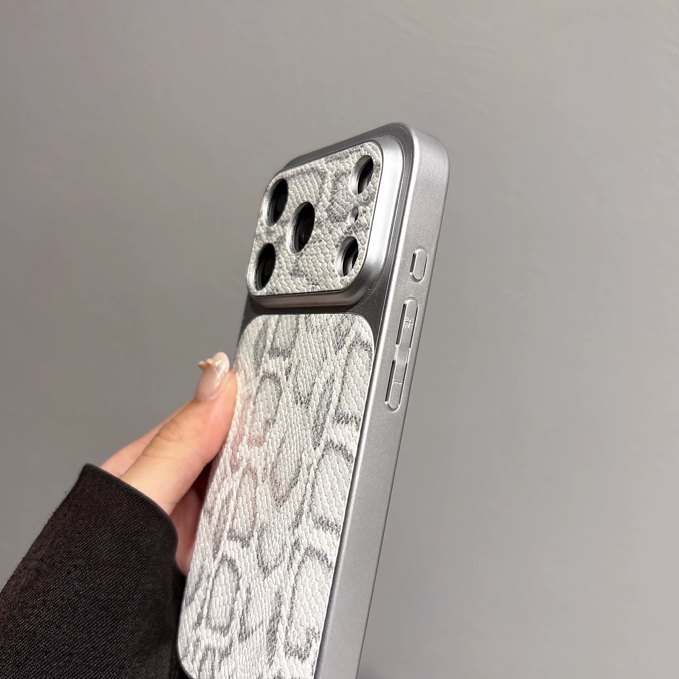 Apple iPhone 17 Pro Max Luxury Shockproof Case with Solid Color Snake Pattern